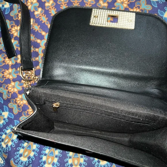 Black purse - Picture 3 of 3